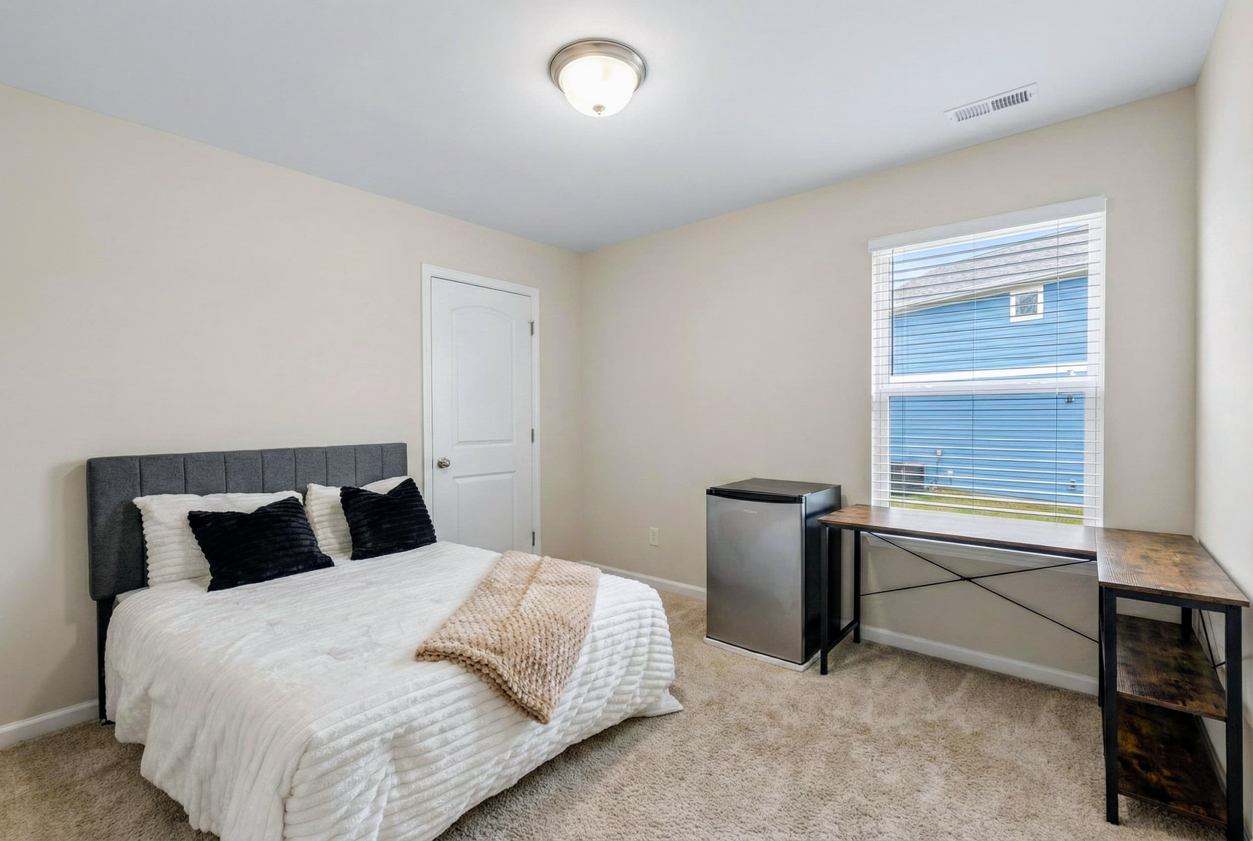 Room 4 - Image 1