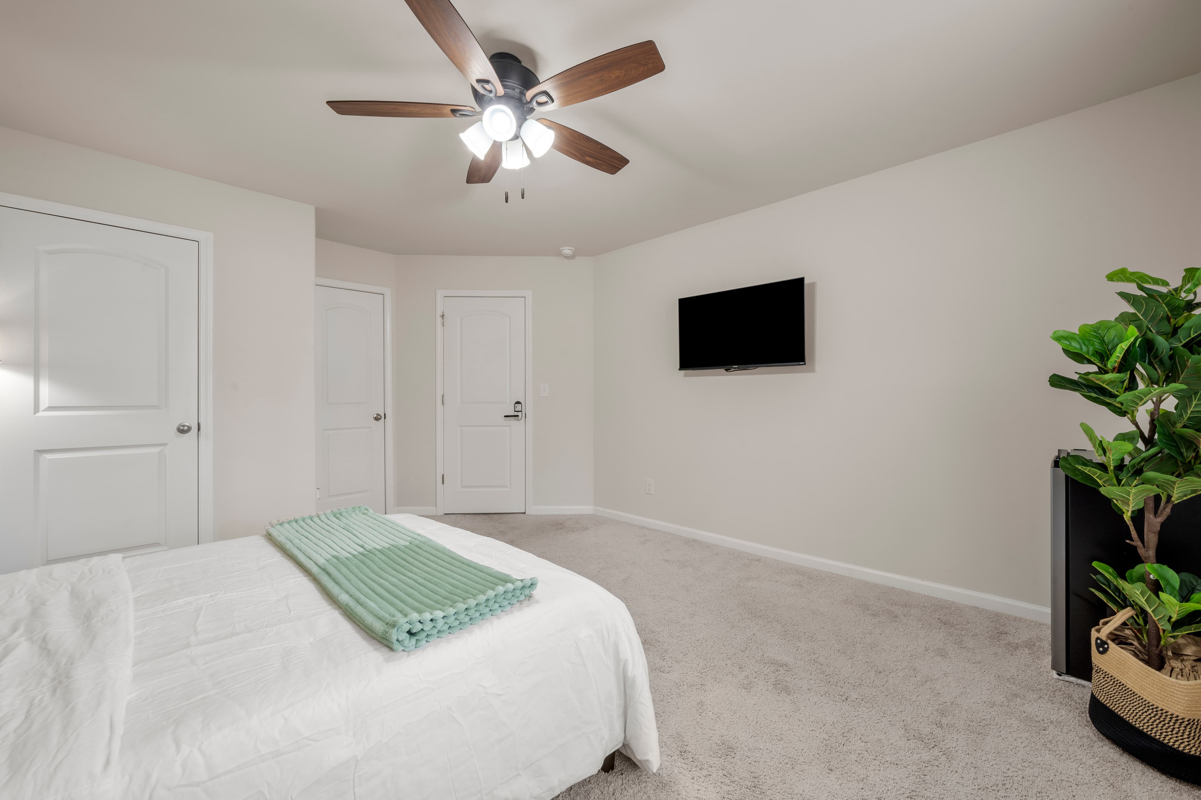 Room 1 - Image 3