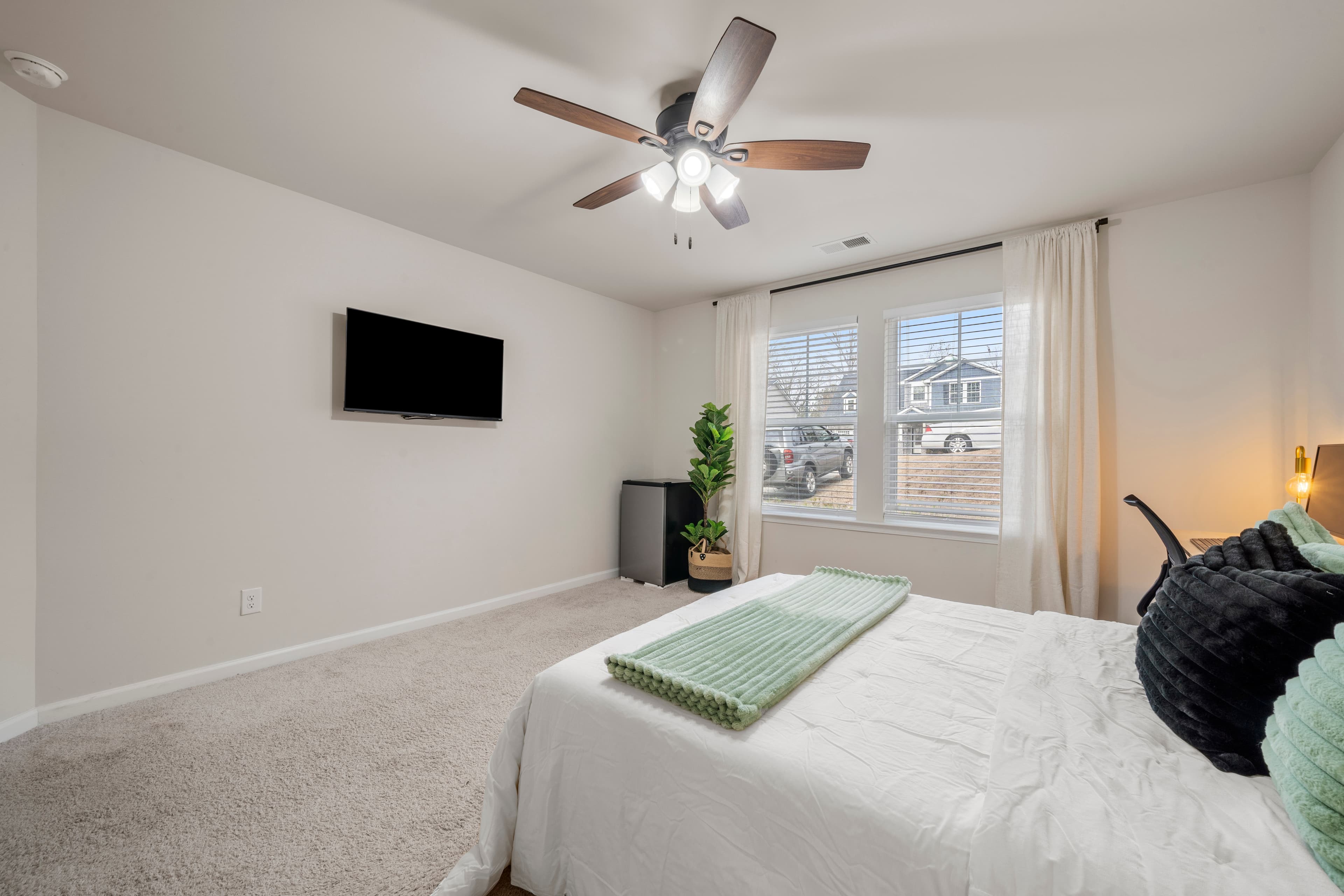 Room 1 - Image 4