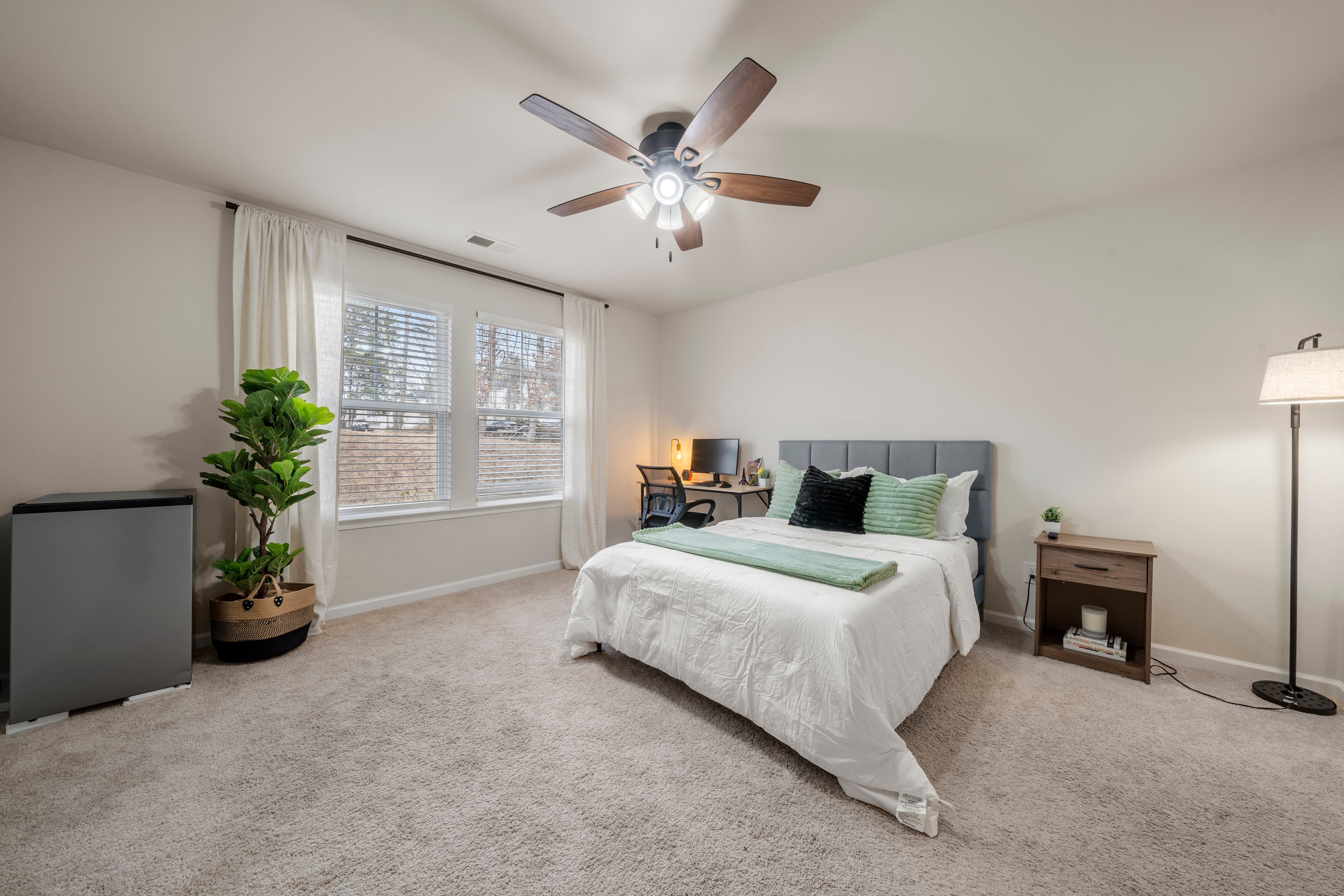Room 1 - Image 1