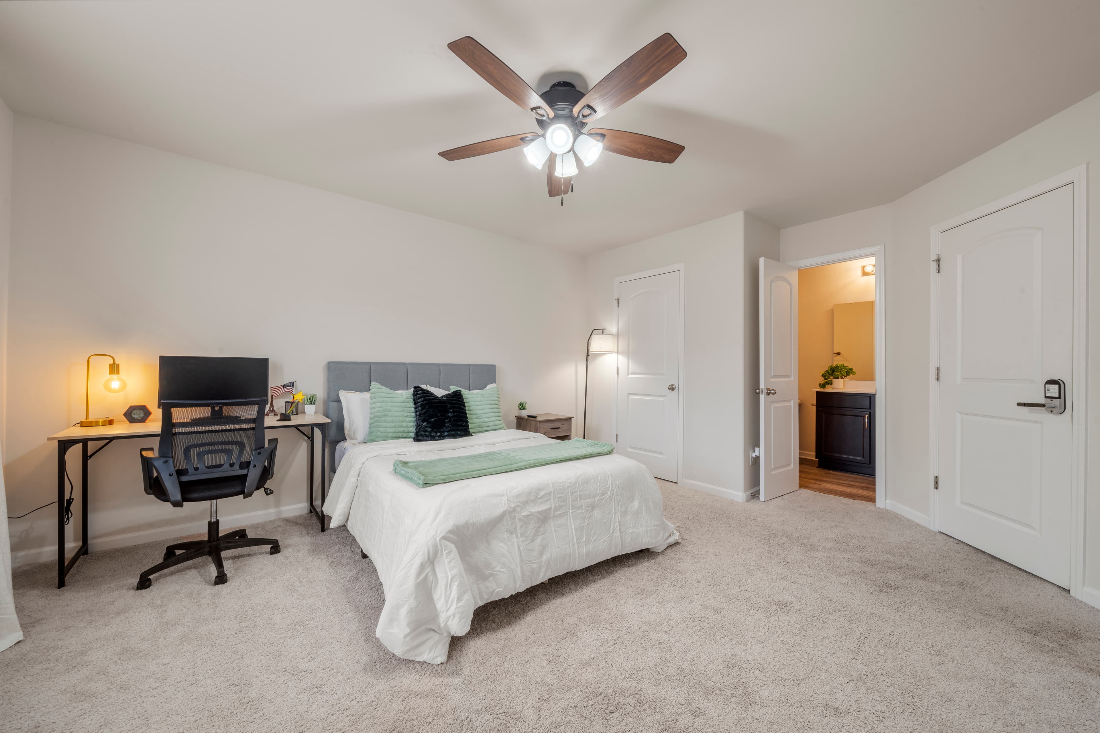 Room 1 - Image 2